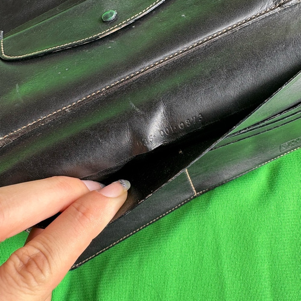 Gucci Black Leather Horsebit Wallet with Gold Hardware - Picture 4 of 4